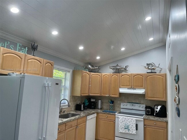 property at 1013 Snapper Ln