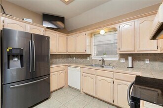 2802 Rosalinda St in Mission, TX - Building Photo - Building Photo
