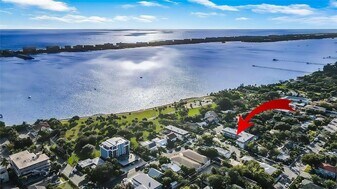 301 S Lakeside Dr, Unit 0070 in Lake Worth Beach, FL - Building Photo