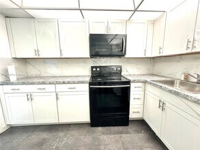 250 174th St in Sunny Isles Beach, FL - Building Photo - Building Photo