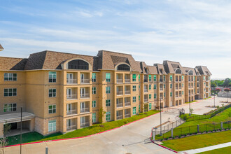 Residences at 3000 Bardin Road in Grand Prairie, TX - Foto de edificio - Building Photo