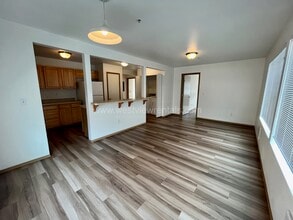 Broadway Apartments in Bellingham, WA - Building Photo - Building Photo