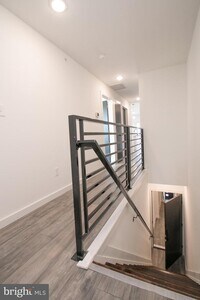 21 Farson St photo'