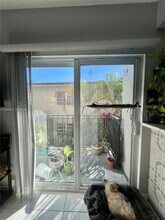 1960 Marseille Dr, Unit 204 in Miami Beach, FL - Foto de edificio - Building Photo