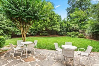 1257 Briar Hills Dr NE in Atlanta, GA - Building Photo - Building Photo