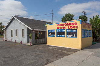 5932-5946 Florence Ave in Bell Gardens, CA - Building Photo - Building Photo