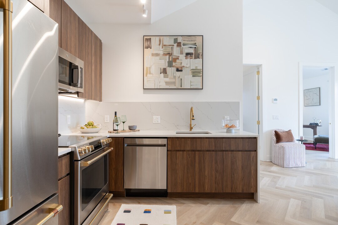 100 East in Greenwich, CT - Building Photo