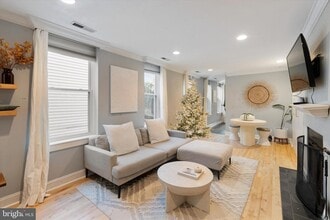 1719-21 Wallace St, Unit 202 in Philadelphia, PA - Building Photo - Building Photo