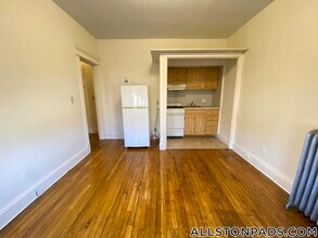 1148 Commonwealth Ave, Unit 12 in Brookline, MA - Building Photo - Building Photo
