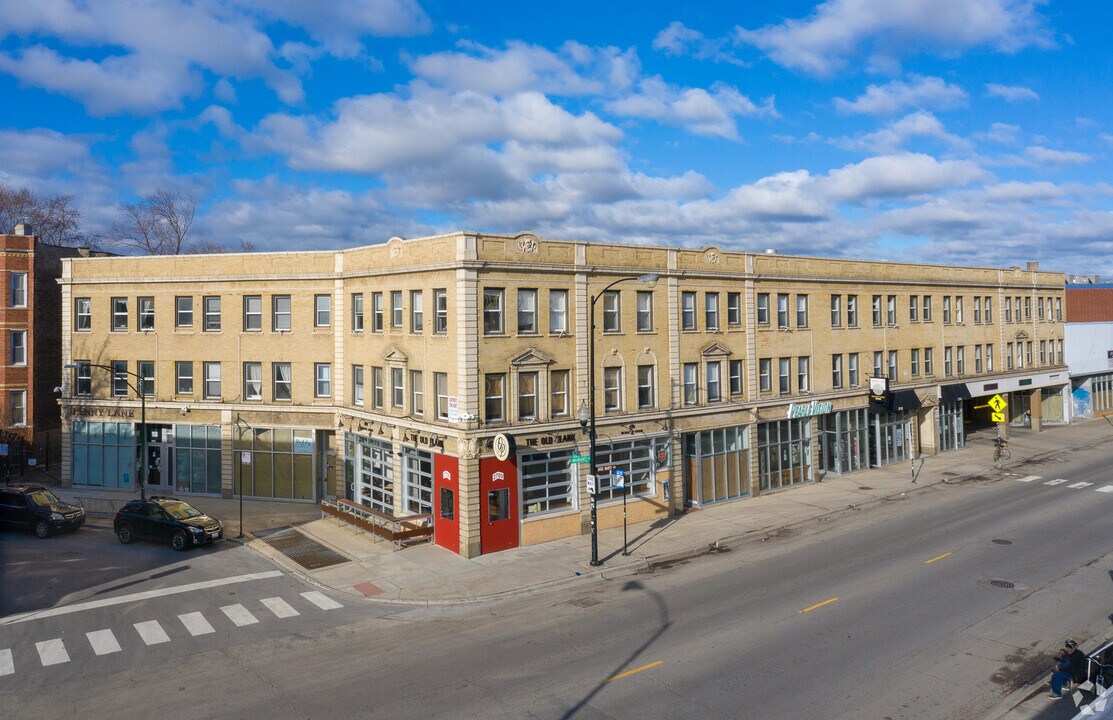 2712 N Milwaukee Ave in Chicago, IL - Foto de edificio