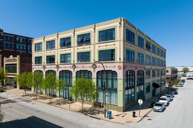 Packard Lofts in St. Louis, MO - Foto de edificio - Building Photo