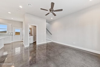 113 Firethorn Dr in Youngsville, LA - Building Photo - Building Photo