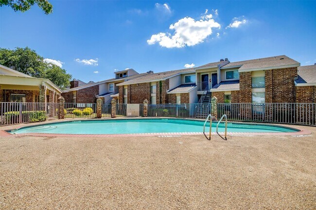 1000 River Bend Dr in Lancaster, TX - Building Photo - Building Photo
