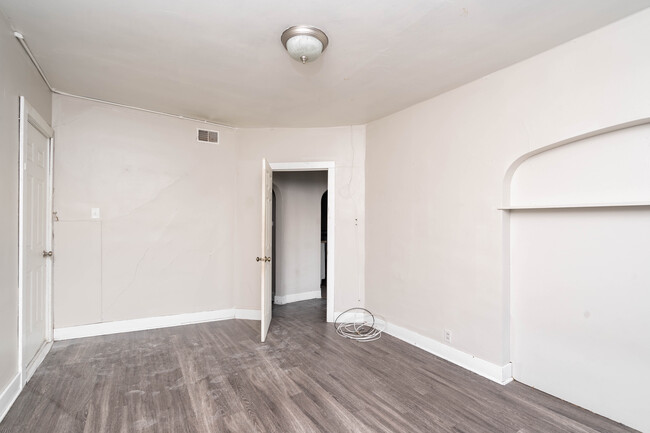2022 College St in Cedar Falls, IA - Building Photo - Building Photo