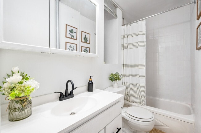 459 W 46th St in New York, NY - Building Photo - Building Photo