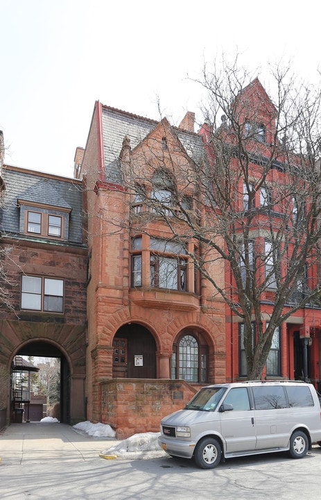 28 Willett St in Albany, NY - Building Photo