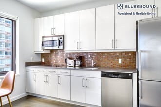 830 8th Ave in New York, NY - Building Photo - Building Photo