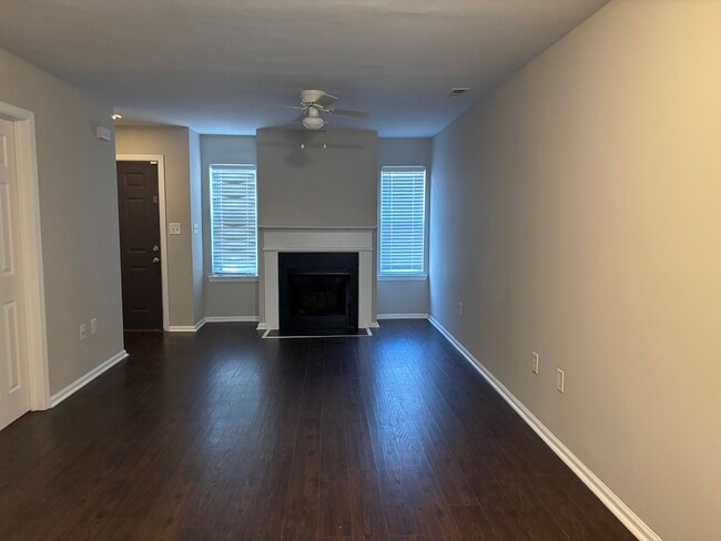 508 N Graham St, Unit N in Charlotte, NC - Foto de edificio - Building Photo