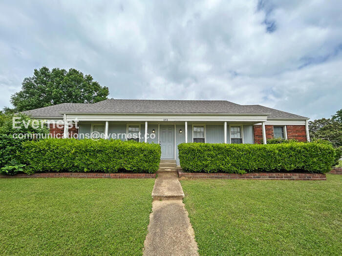 848 Rasco Rd W in Southaven, MS - Building Photo