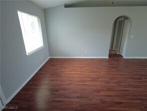 27052 S Riverside Dr in Bonita Springs, FL - Foto de edificio - Building Photo