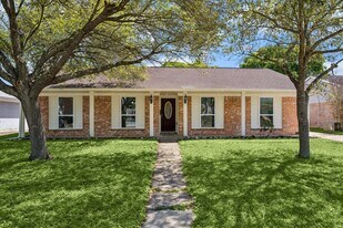 10314 Sagerock Dr in Houston, TX - Building Photo