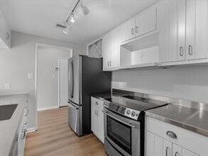 1302 Marina Bay Dr in Clear Lake Shores, TX - Building Photo - Building Photo