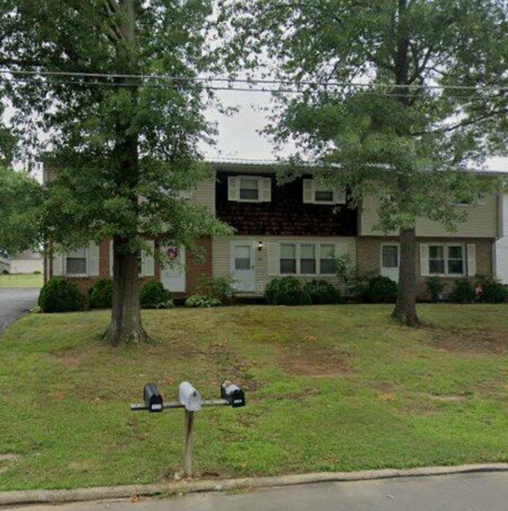 1124 Columbus Cir N in Ashland, OH - Building Photo