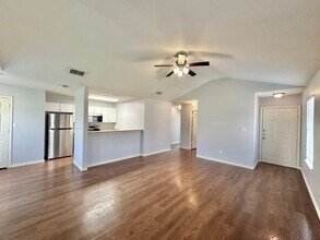 8823 Mansion Creek Cir in Tyler, TX - Building Photo - Building Photo