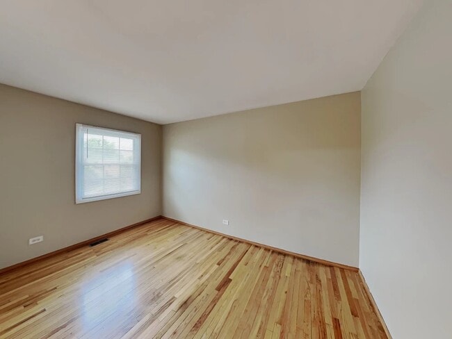 1155 Hassell Rd in Hoffman Estates, IL - Building Photo - Building Photo