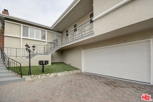 8310 Pershing Dr in Los Angeles, CA - Building Photo