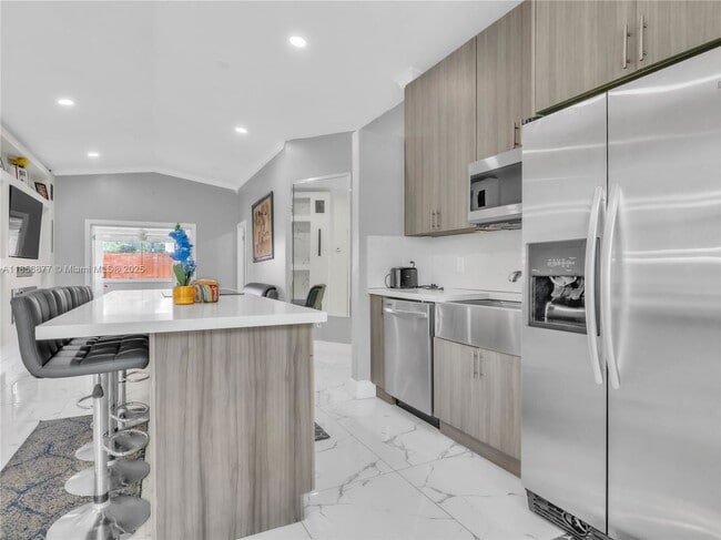 15851 SW 108th Ave in Miami, FL - Building Photo - Building Photo