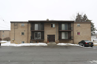 Oakwood Apartments in West Seneca, NY - Building Photo - Building Photo