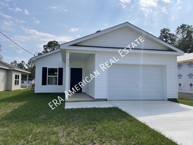 713 Robinson Ave E in Crestview, FL - Building Photo - Building Photo