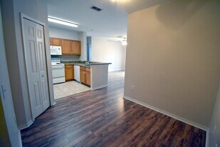 5550 E Michigan St in Orlando, FL - Building Photo