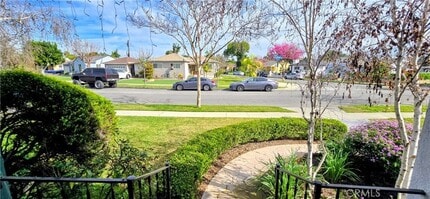 10551 Karmont Ave, Unit 6-0602 in South Gate, CA - Foto de edificio - Building Photo