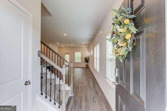 1325 Lyon Wy Dr in Lawrenceville, GA - Foto de edificio - Building Photo