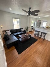 4520 Burlington Ave N, Unit STE A in St. Petersburg, FL - Foto de edificio - Building Photo