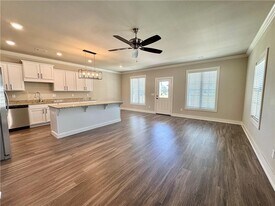 811 NE Hts Ln in Bentonville, AR - Building Photo