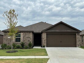 1329 Skyline Dr in Denton, TX - Building Photo