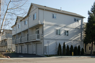 10382-10394 SW Hollyridge Ln in Beaverton, OR - Building Photo - Building Photo