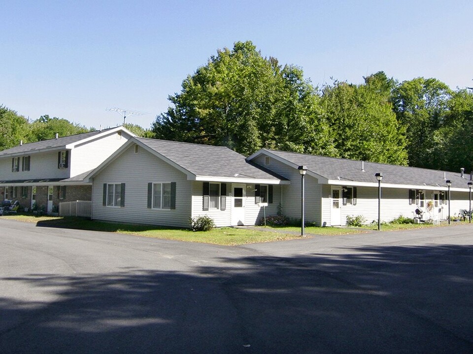 Thirty Birch Lane in Gorham, ME - Foto de edificio