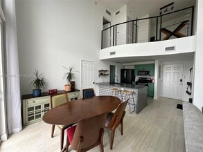 1 Glen Royal Pkwy in Miami, FL - Foto de edificio - Building Photo