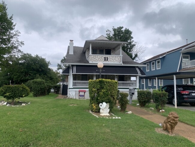 property at 3807 Garrison Blvd