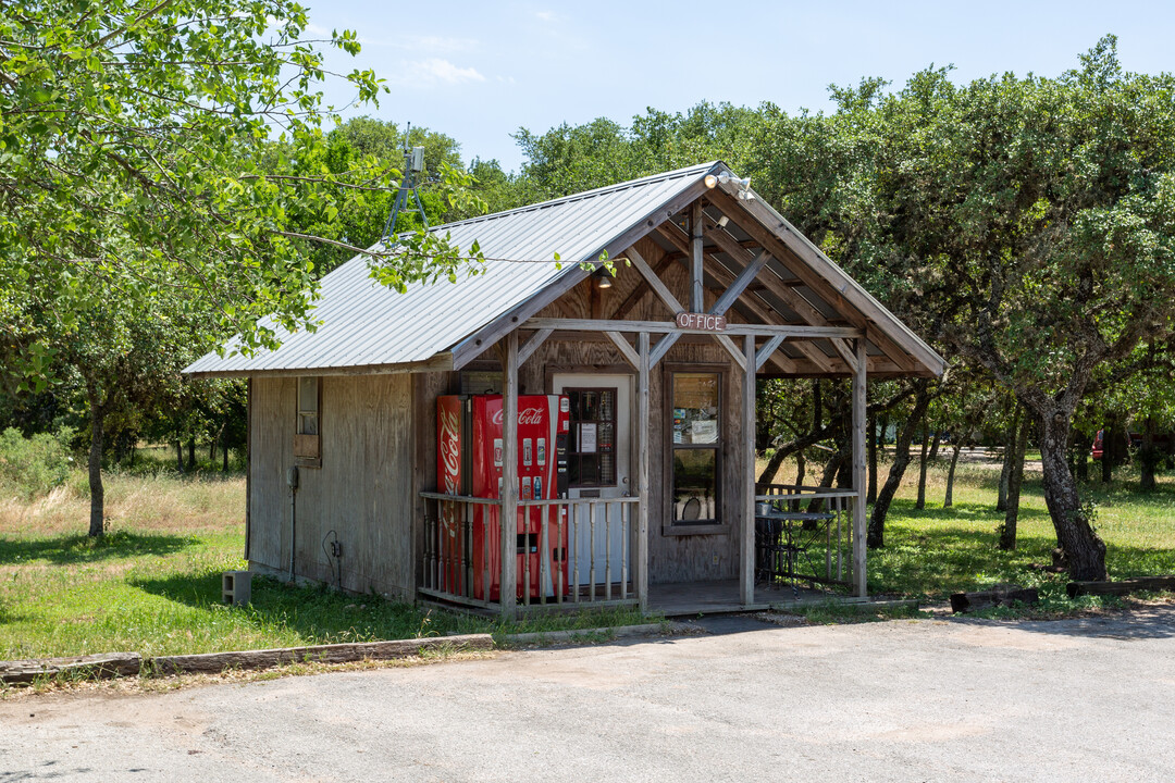 24800 Interstate 35 in Kyle, TX - Foto de edificio