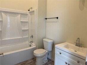 327 Pine St in Pawtucket, RI - Foto de edificio - Building Photo