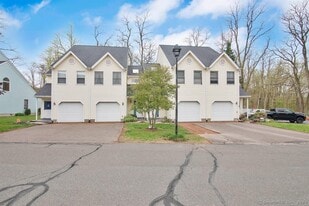 16 Maple St in Vernon, CT - Building Photo