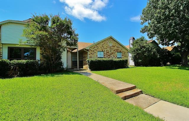 403 Liberty Pl in Grand Prairie, TX - Building Photo