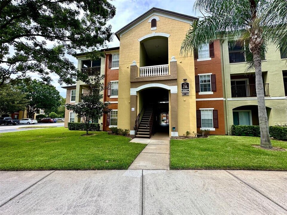 713 Crest Pines Dr-Unit -221 in Orlando, FL - Building Photo