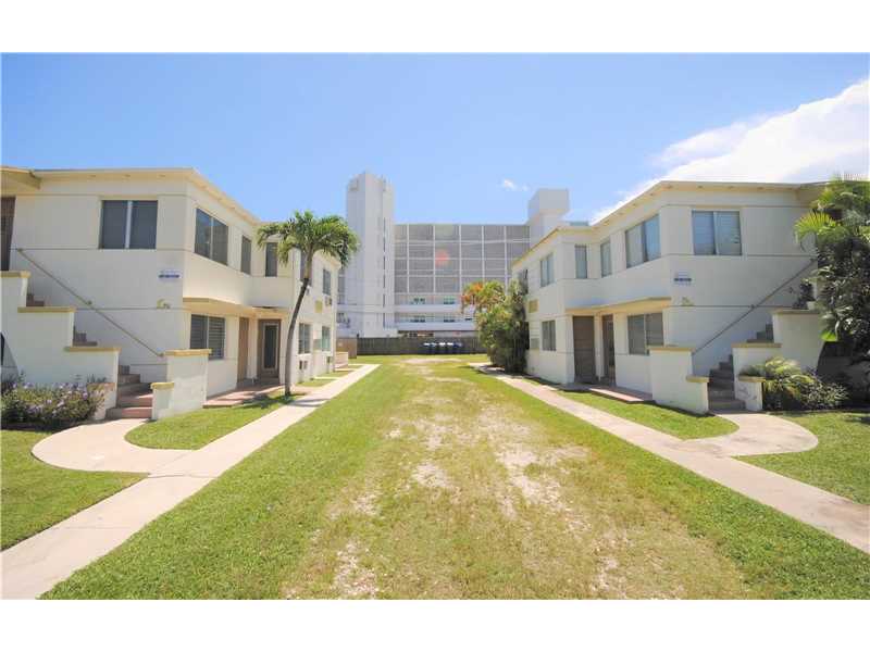 1910 Biarritz Dr in Miami, FL - Building Photo
