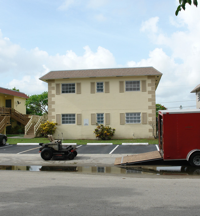 5920 NW 16th Pl in Fort Lauderdale, FL - Building Photo - Building Photo